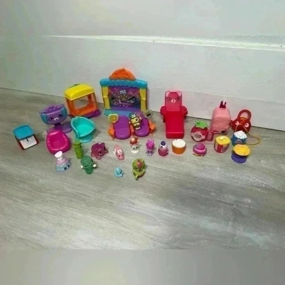 Shopkins Other - Shopkins Playset Lot Characters Figures‎ Accessories Theater Miniatures Bundle